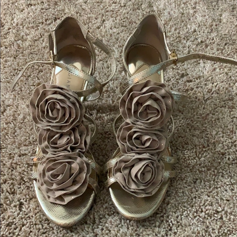 Gianni Bini golden rose heels